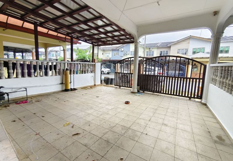 L193. Kapar town Raja nala Double storey house renovated kitchen cabinet