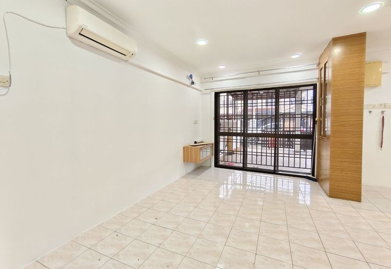 L193. Kapar town Raja nala Double storey house renovated kitchen cabinet