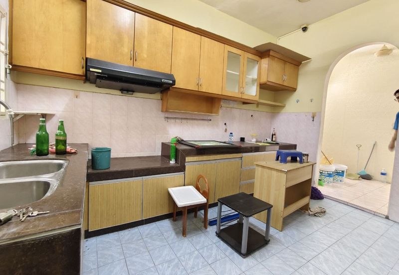 L193. Kapar town Raja nala Double storey house renovated kitchen cabinet