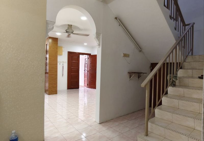 L193. Kapar town Raja nala Double storey house renovated kitchen cabinet