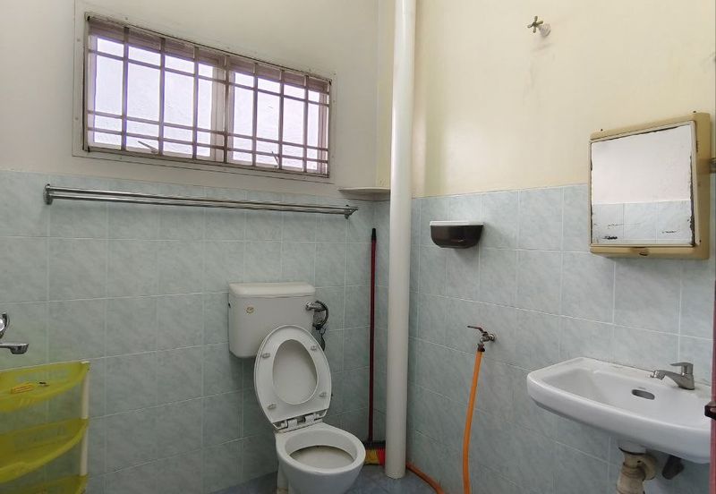 L193. Kapar town Raja nala Double storey house renovated kitchen cabinet