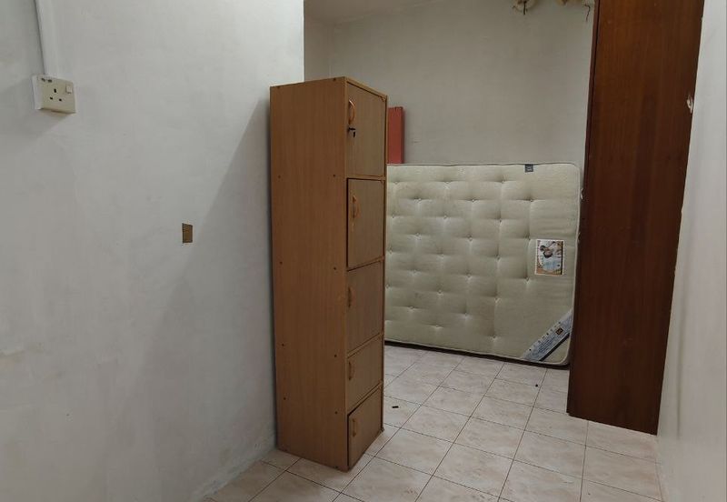 L193. Kapar town Raja nala Double storey house renovated kitchen cabinet