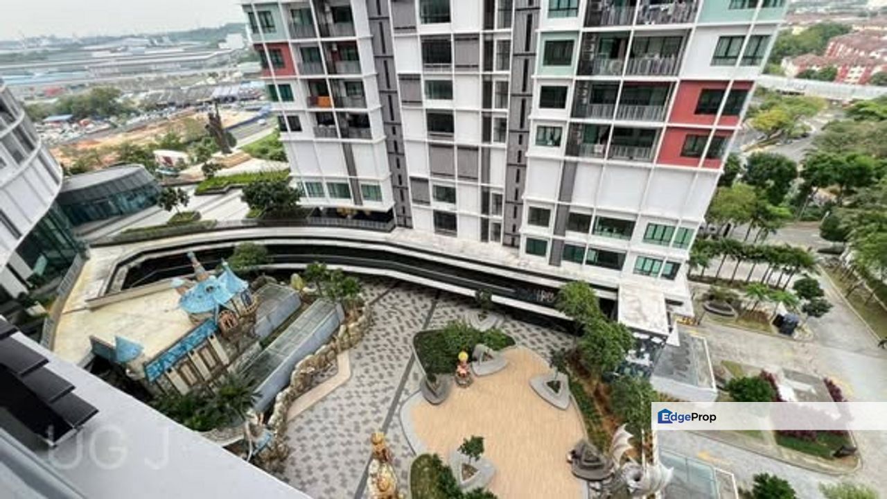 I-Soho, I-City, Shah Alam, Klang Partially Furnished -Kitchen Cabinet, Aircond x 3 , water heater, Fridge, Bed, Washing machines, dining table, curtai, Selangor, Shah Alam