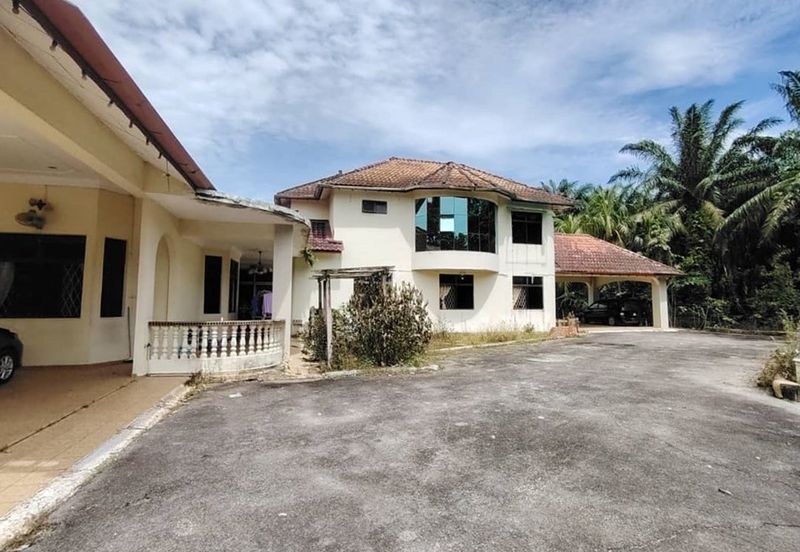 Kampung Olak Batu Banglo 2 Tingkat berserta Tanah 1 Ekar , Yong Peng