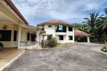 Kampung Olak Batu Banglo 2 Tingkat berserta Tanah 1 Ekar , Yong Peng