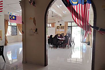 Kampung Olak Batu Banglo 2 Tingkat berserta Tanah 1 Ekar , Yong Peng