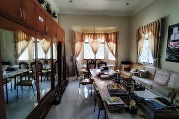 Kampung Olak Batu Banglo 2 Tingkat berserta Tanah 1 Ekar , Yong Peng