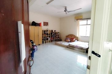 Kampung Olak Batu Banglo 2 Tingkat berserta Tanah 1 Ekar , Yong Peng