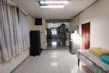 Kampung Olak Batu Banglo 2 Tingkat berserta Tanah 1 Ekar , Yong Peng