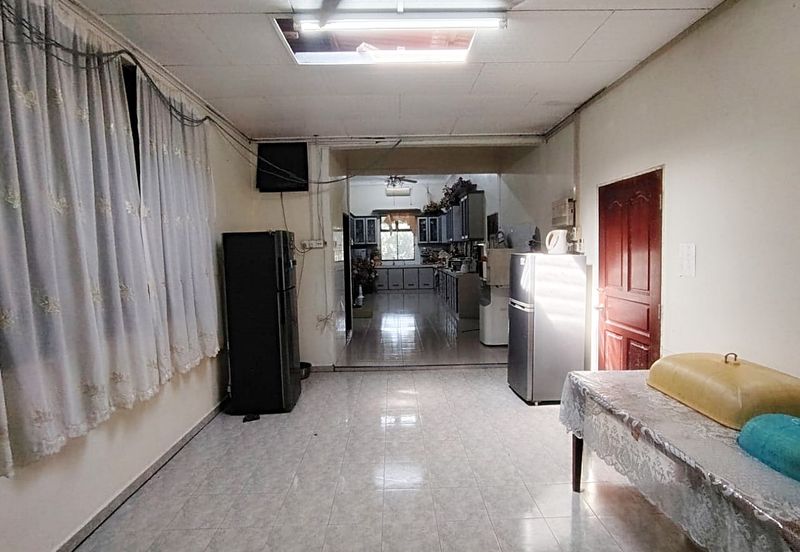 Kampung Olak Batu Banglo 2 Tingkat berserta Tanah 1 Ekar , Yong Peng