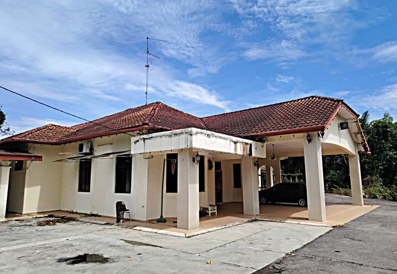 Kampung Olak Batu Banglo 2 Tingkat berserta Tanah 1 Ekar , Yong Peng