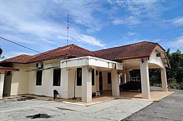 Kampung Olak Batu Banglo 2 Tingkat berserta Tanah 1 Ekar , Yong Peng