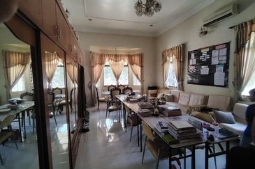 Kampung Olak Batu Banglo 2 Tingkat berserta Tanah 1 Ekar , Yong Peng