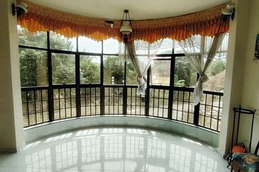 Kampung Olak Batu Banglo 2 Tingkat berserta Tanah 1 Ekar , Yong Peng