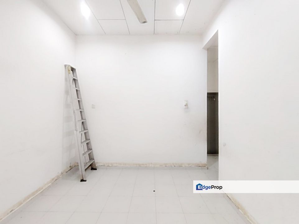 Taman Univeriti Jln 15 Parit Raja Batu Pahat Single Storey, Johor, Batu Pahat