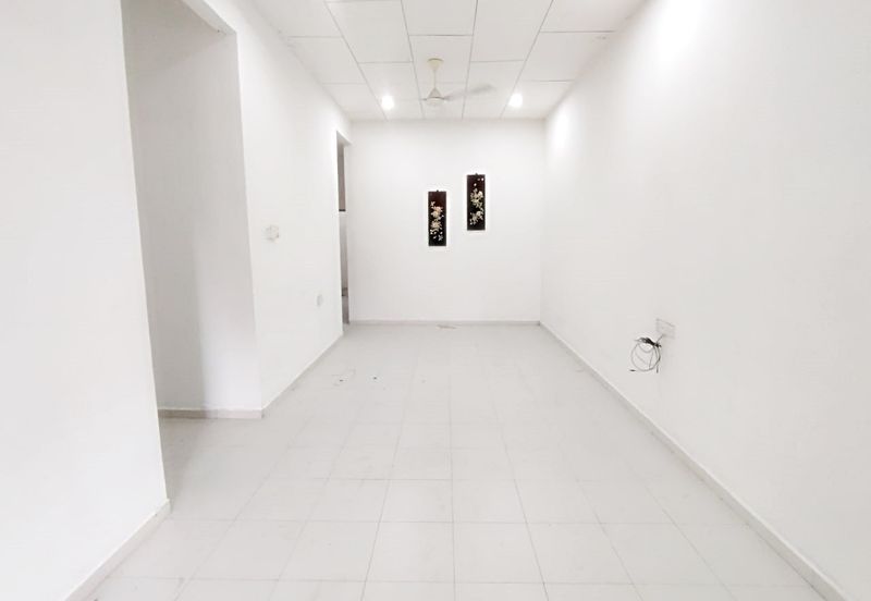 Taman Universiti, Parit Raja