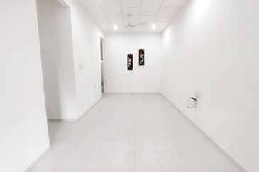 Taman Universiti, Parit Raja