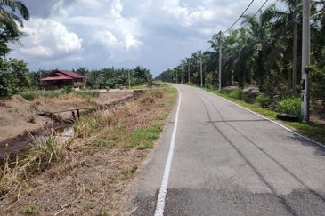 kampung Parit Lapis Semarang Darat Parit Raja Tanah !.8 Ekar
