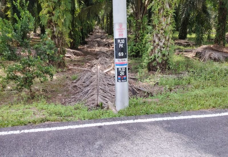 kampung Parit Lapis Semarang Darat Parit Raja Tanah !.8 Ekar