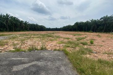Tanah Lot Kampung Parit Rasipan Parit Raja