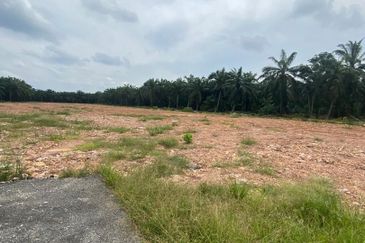 Tanah Lot Kampung Parit Rasipan Parit Raja