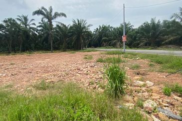 Tanah Lot Kampung Parit Rasipan Parit Raja