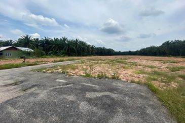 Tanah Lot Kampung Parit Rasipan Parit Raja