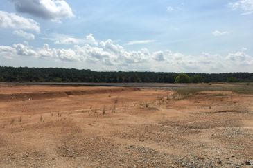 West Port, Pulau Indah