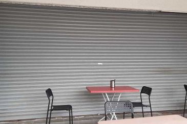 GROUND FLR LARGE RETAIL SPACE READY FOR USE NEAR LRT 