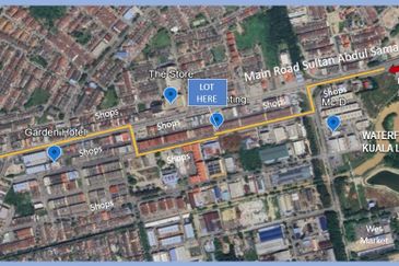 2 Storey SHOPLOT Near Main Road