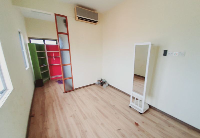 Golden Shower Apartment