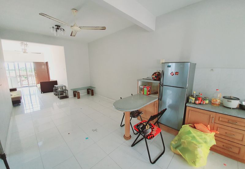 Golden Shower Apartment