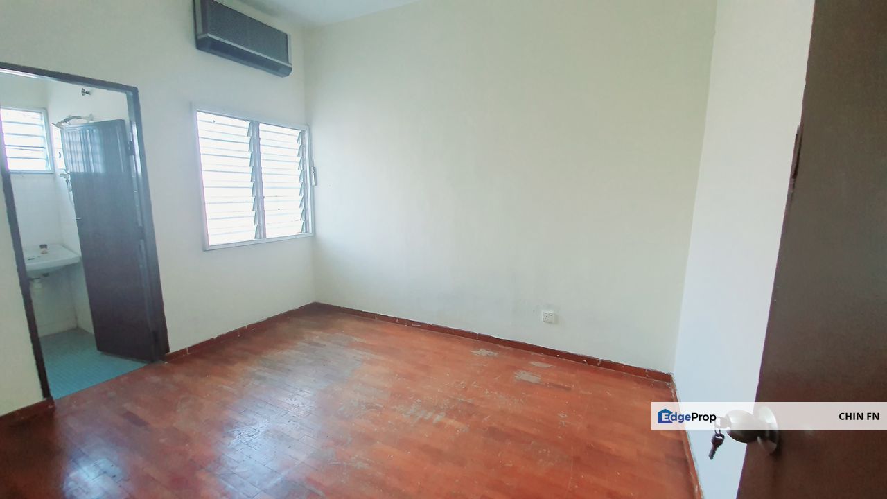 𝐓𝐚𝐦𝐚𝐧 𝐁𝐮𝐤𝐢𝐭 𝐁𝐞𝐫𝐮𝐚𝐧𝐠 2 Storey Terrace House For Sale Freehold 5 Bedroom Below Bank Value 17%  near MMU UTeM Melaka, Melaka, Melaka Tengah