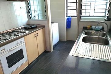 CONDOMINIUM OCEAN PALMS(PERMATA IDAMAN)