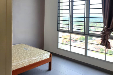 CONDOMINIUM OCEAN PALMS(PERMATA IDAMAN)