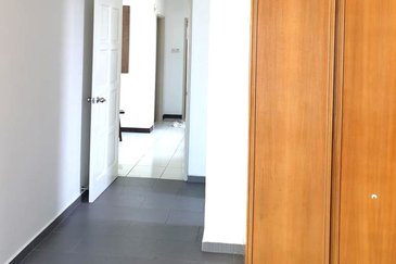 CONDOMINIUM OCEAN PALMS(PERMATA IDAMAN)