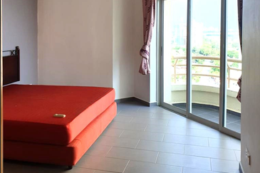 CONDOMINIUM OCEAN PALMS(PERMATA IDAMAN)