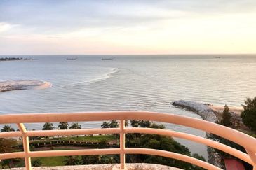 CONDOMINIUM OCEAN PALMS(PERMATA IDAMAN)