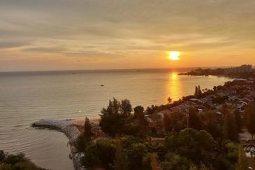 CONDOMINIUM OCEAN PALMS(PERMATA IDAMAN)