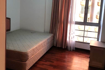 CONDOMINIUM OCEAN PALMS(PERMATA IDAMAN)