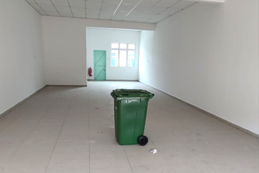 Facing Main Road New Shop 1 Sty Shop Tambak Paya Harmoni Ayer Molek Melaka