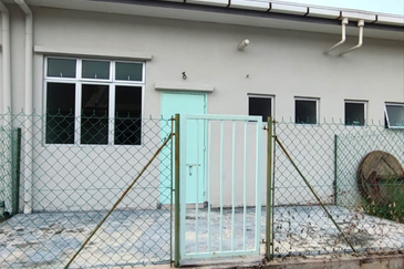 Facing Main Road New Shop 1 Sty Shop Tambak Paya Harmoni Ayer Molek Melaka