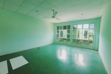 Corner Main Road Freehold Below Value Ayer Keroh Permai Bukit Beruang Melaka