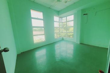 Corner Main Road Freehold Below Value Ayer Keroh Permai Bukit Beruang Melaka