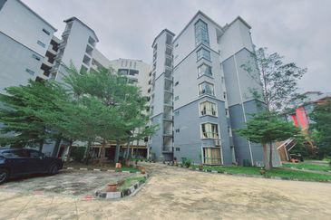 Good Price Ground Floor Fully Furnish Gold Coast Bukit Katil Manipal U Melaka