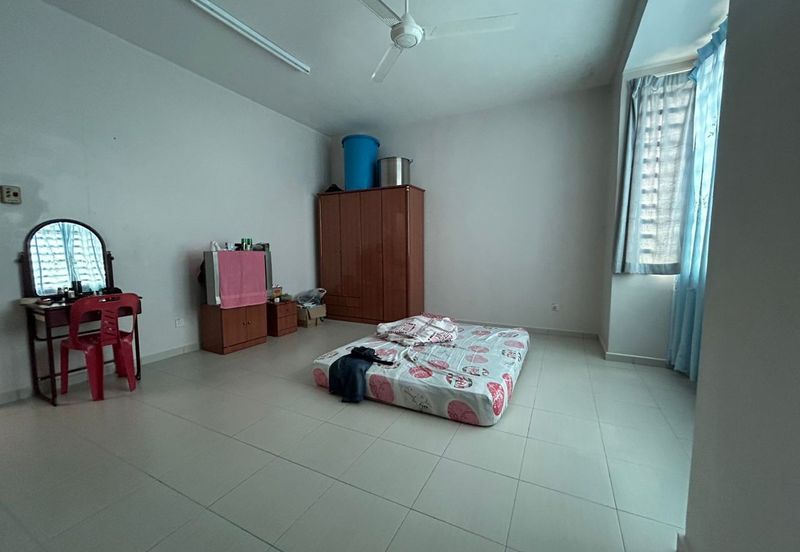 Super Size 22 x 80 sq.ft with 24hr Security Angkasa Nuri Batu Berendam