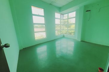 Corner Below Value 15% RM220K Freehold Ayer Keroh Permai Bukit Beruang