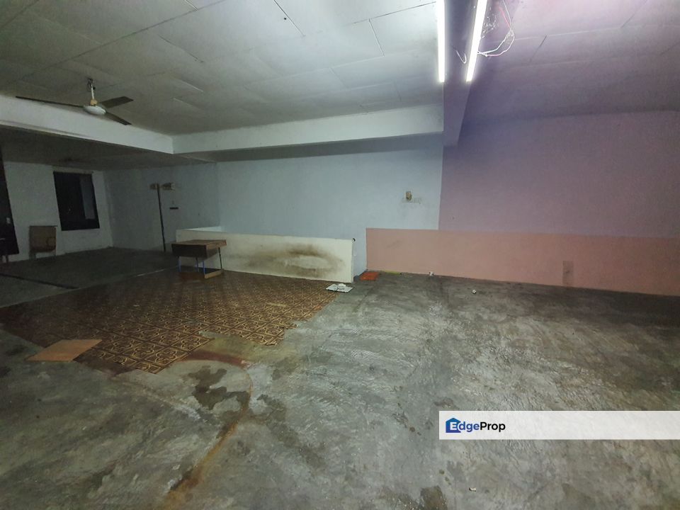 Face Busy Traffic Light Main Road Ground Floor IKS Merdeka Batu Berendam, Melaka, Batu Berendam