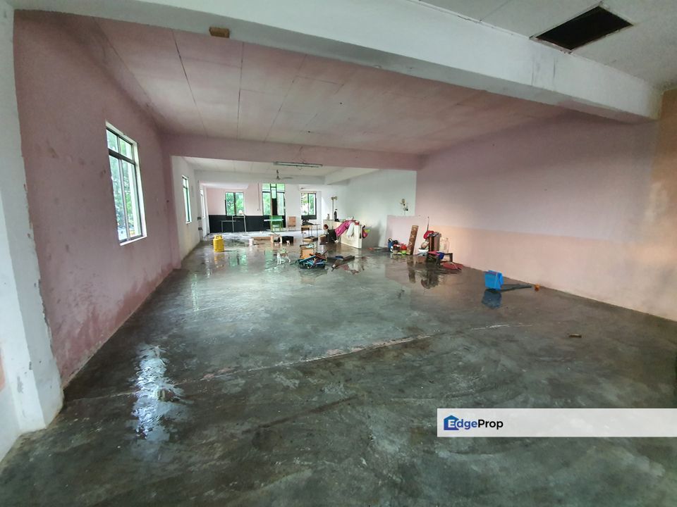 Face Busy Traffic Light Main Road Ground Floor IKS Merdeka Batu Berendam, Melaka, Batu Berendam