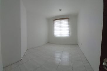 Nice House 2 Sty Terrace Tmn Suria Bukit Katil